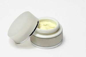 serum z retinolem